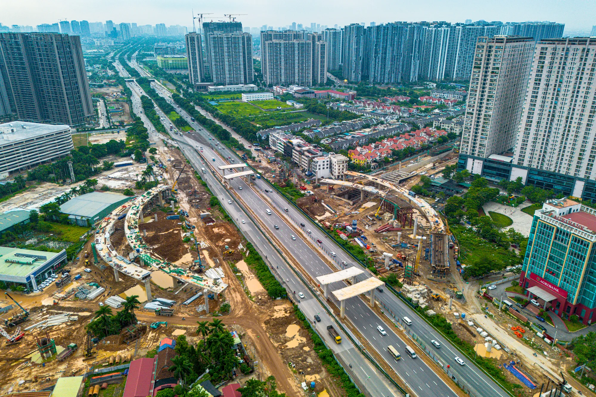 Công trường thi công nút giao Vành đai 3.5 - Đại lộ Thăng Long tại khu vực An Khánh, Hà Nội
