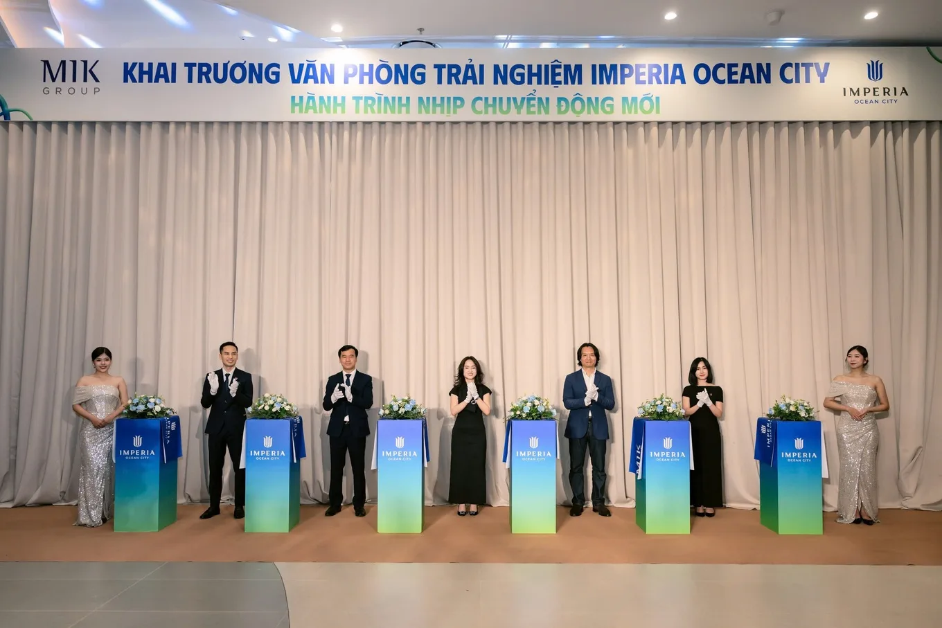 Lãnh đạo MIK Group cắt băng khai trương văn phòng trải nghiệm Imperia Ocean City tại Ocean Park 2